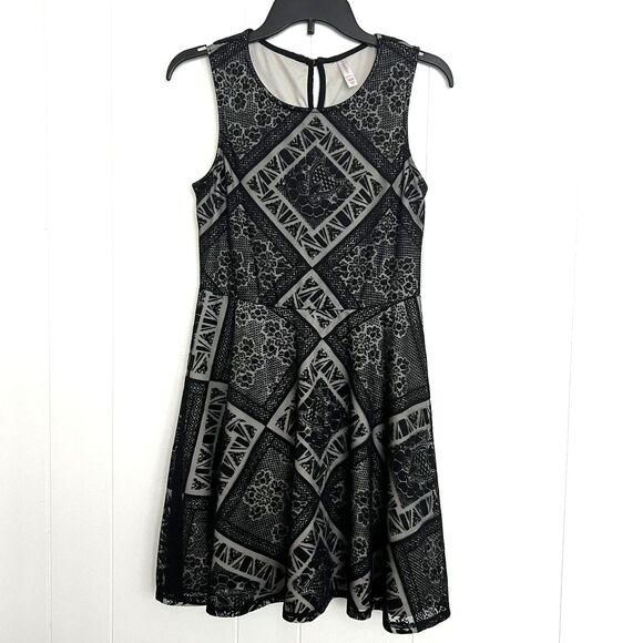 Xhilaration Dresses & Skirts - Xhilaration Women’s Black Lace Geometric Sleeveless A-Line LBD Dress M